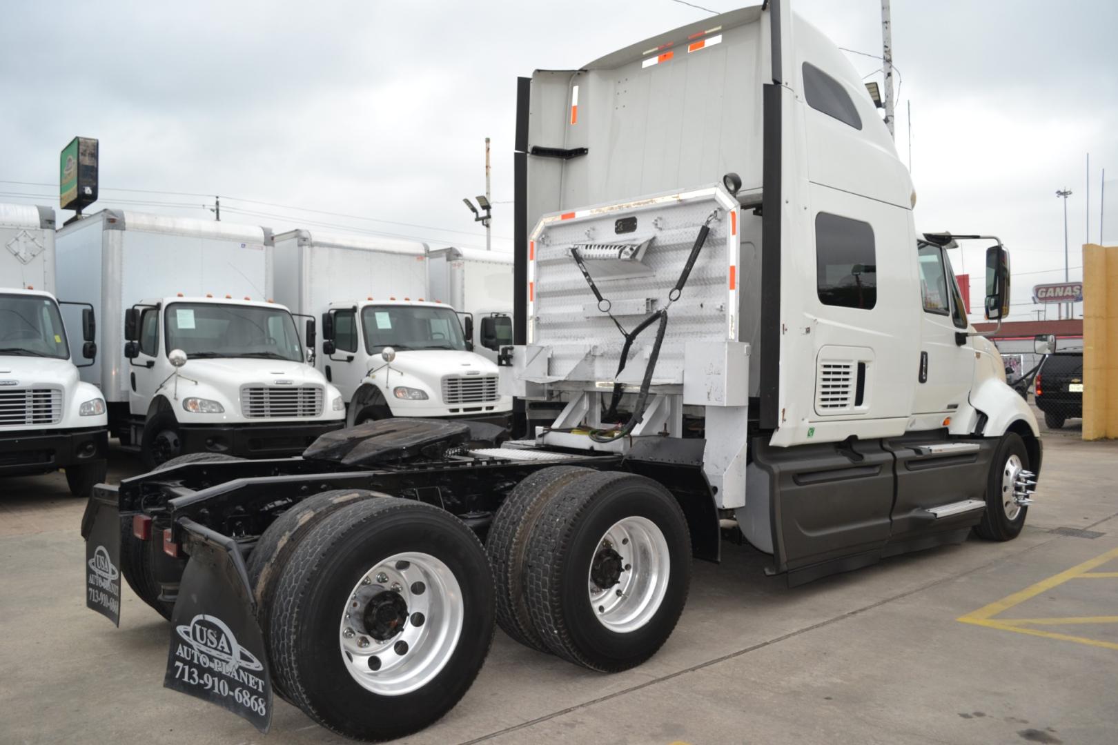 2016 WHITE /BLACK INTERNATIONAL PROSTAR+ with an CUMMINS ISX 15L 450HP engine, EATON FULLER 10SPD MANUAL transmission, located at 9172 North Fwy, Houston, TX, 77037, (713) 910-6868, 29.887470, -95.411903 - 76" RASIED ROOF SLEEPER, ELECTRIC APU, WB: 226", DOUBLE BUNK, 5TH WHEEL SLIDE, AIR RIDE, DUAL 95 GALLON FUEL TANKS, ENGINE BRAKE, MINI FRIDGE - Photo#4